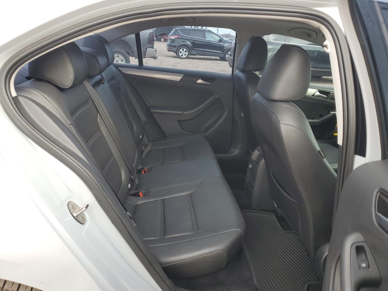 2017 Volkswagen Jetta - Image 10