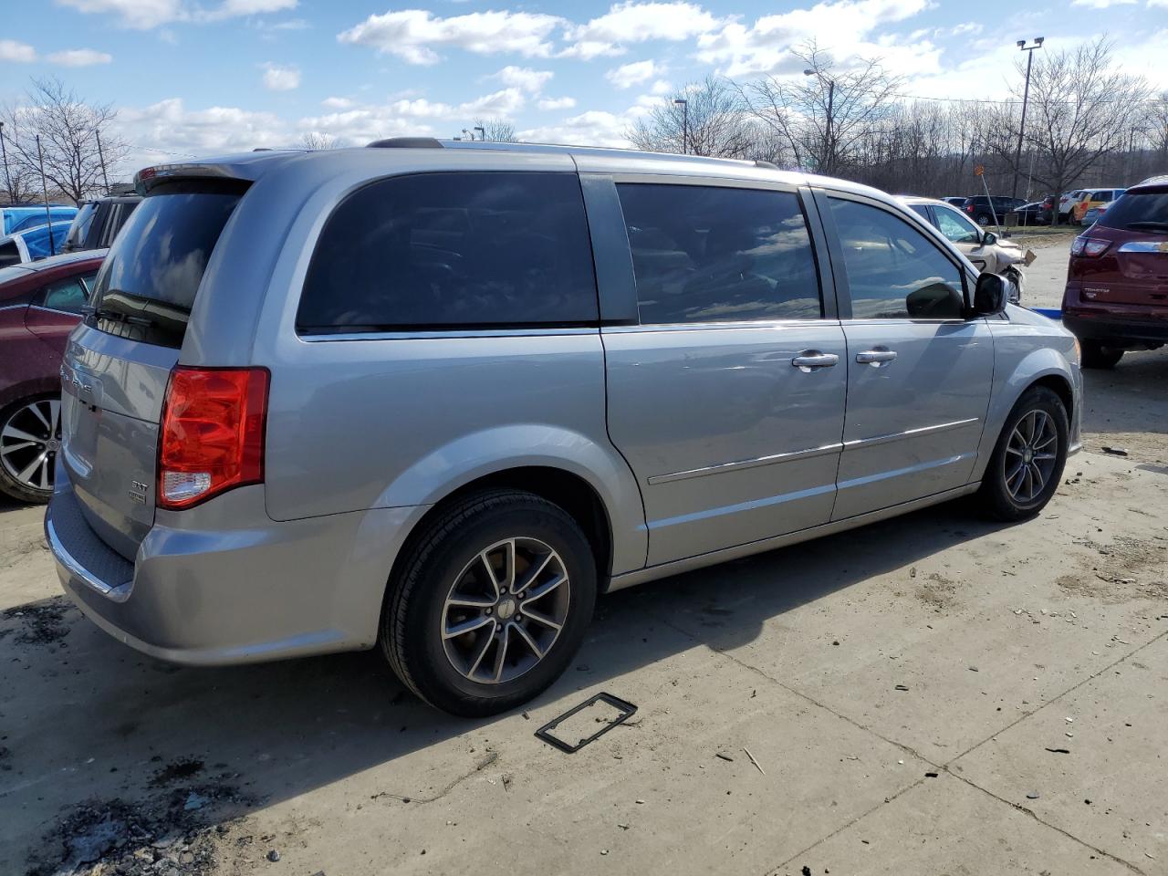2017 Dodge Caravan - Image 3