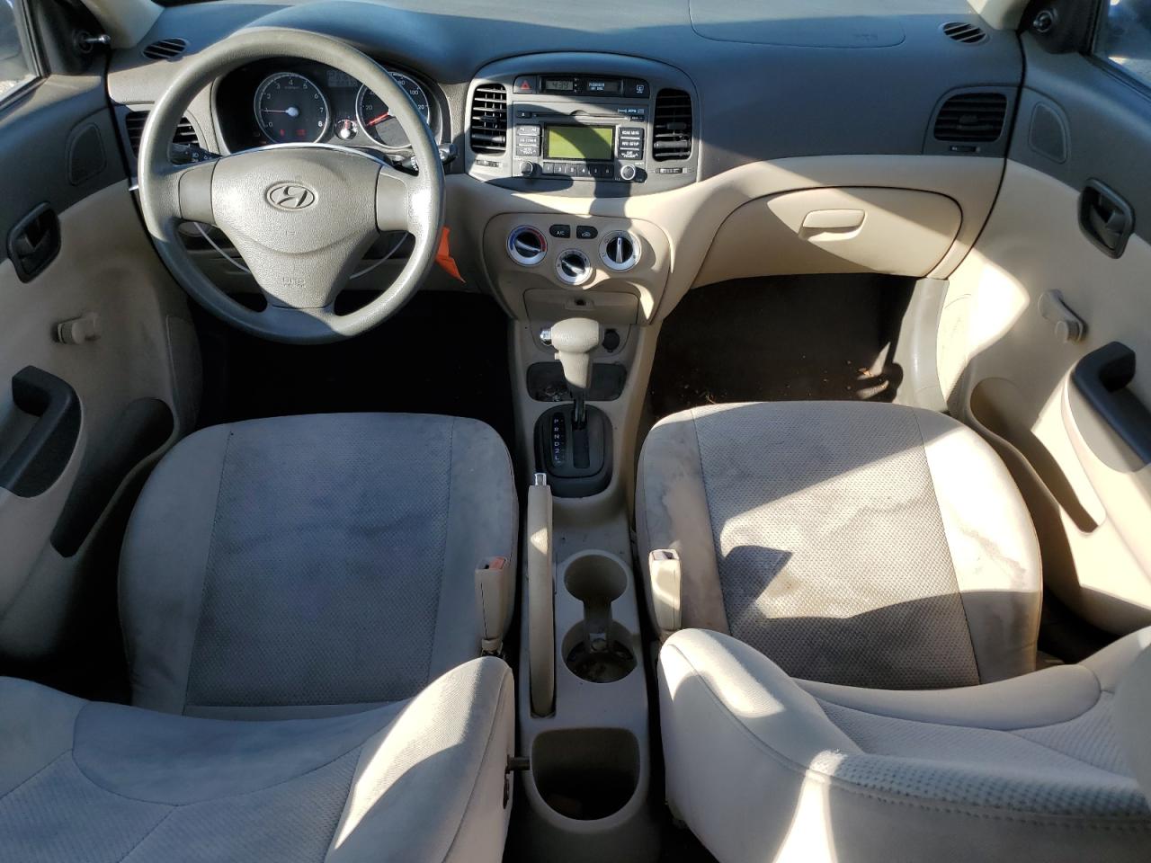2011 Hyundai Accent - Image 8