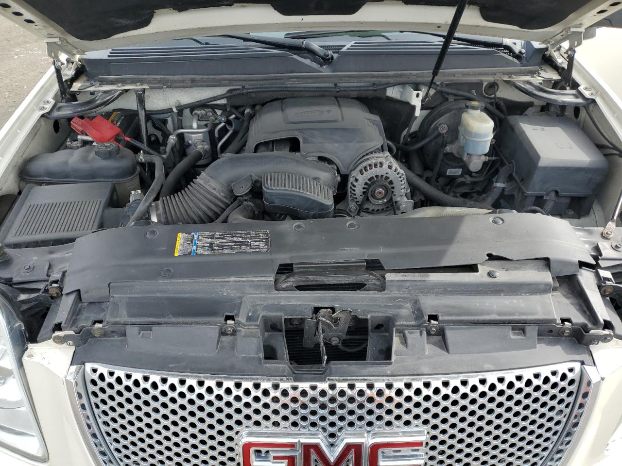 2010 GMC Yukon - Image 12