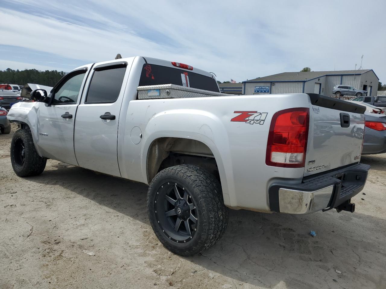 2010 GMC Sierra - Image 2