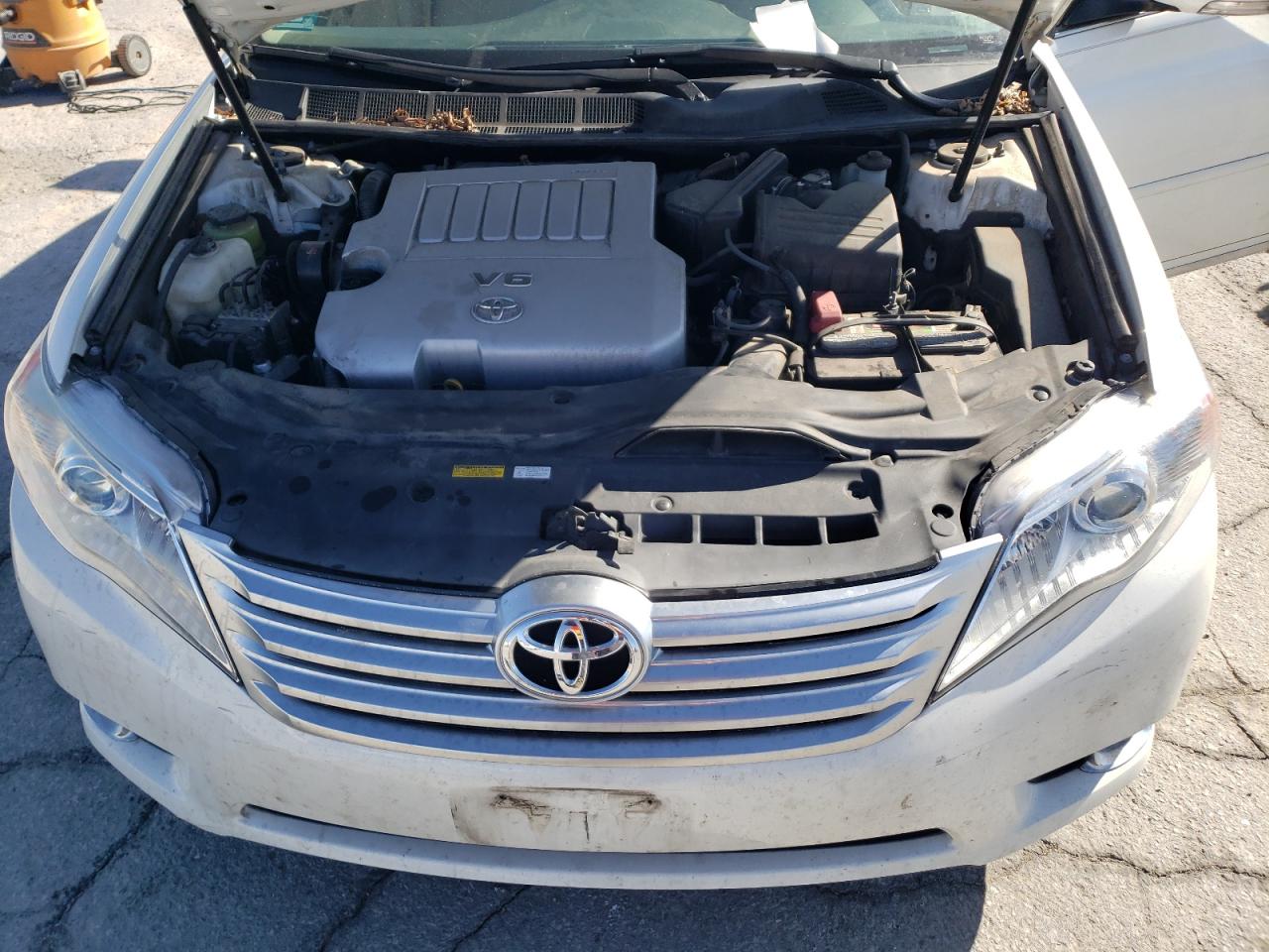2011 Toyota Avalon - Image 11