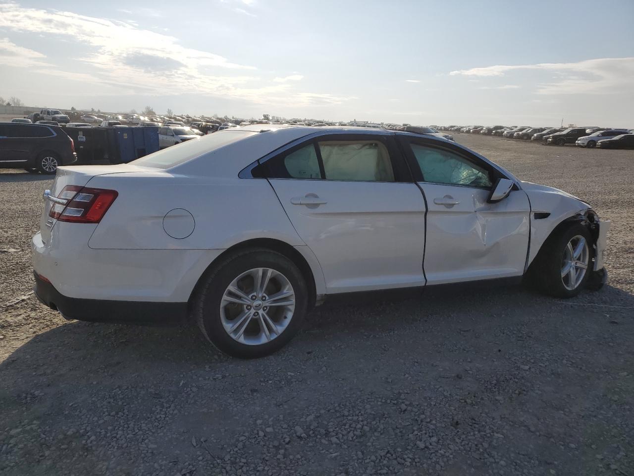 2015 Ford Taurus - Image 3