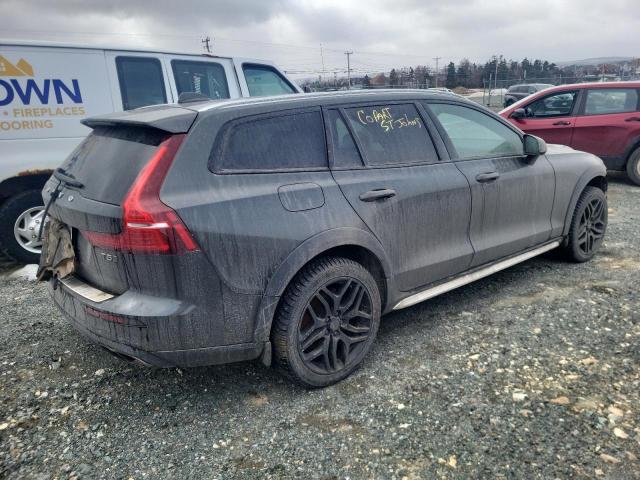 2022 VOLVO V60 CROSS COUNTRY T5 MOMENTUM