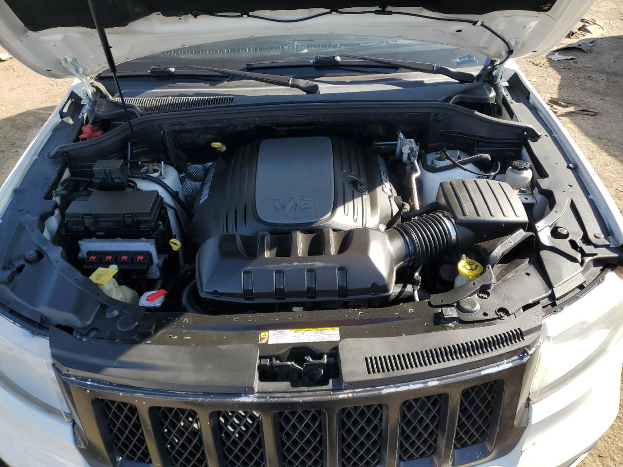 2011 Jeep Grand Cherokee - Image 12