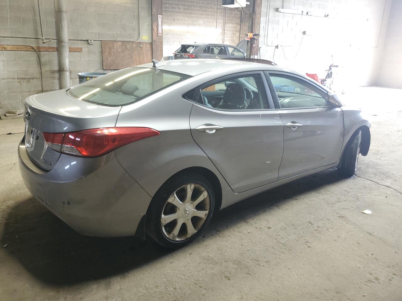 2012 Hyundai Elantra - Image 3