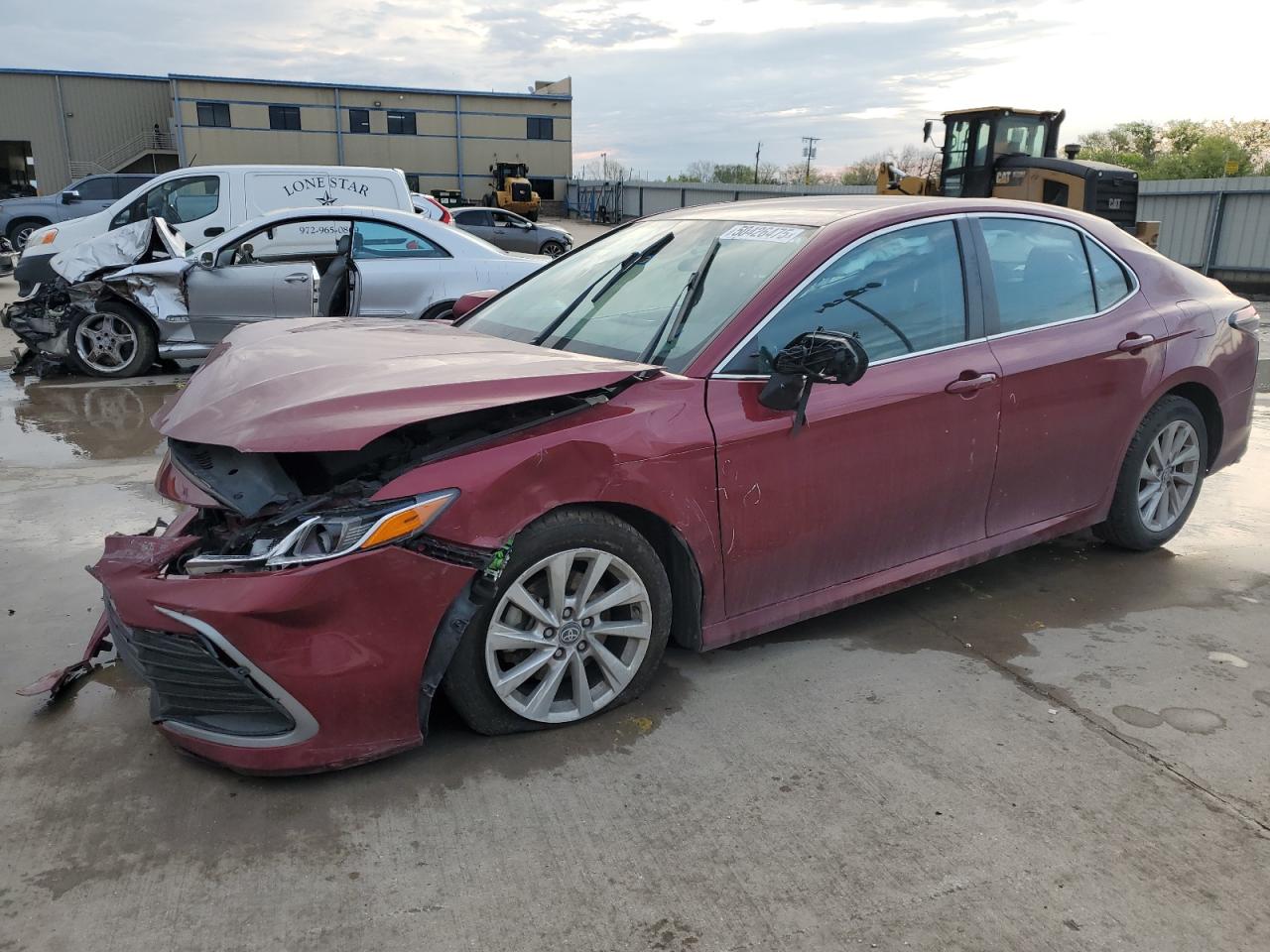 2021 Toyota Camry Le for Sale in Wilmer, TX - Front End