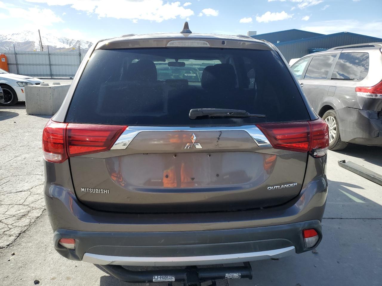 2017 Mitsubishi Outlander - Image 6