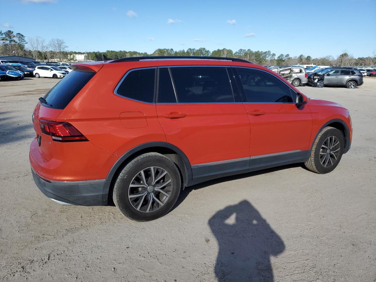 2018 Volkswagen Tiguan - Image 3