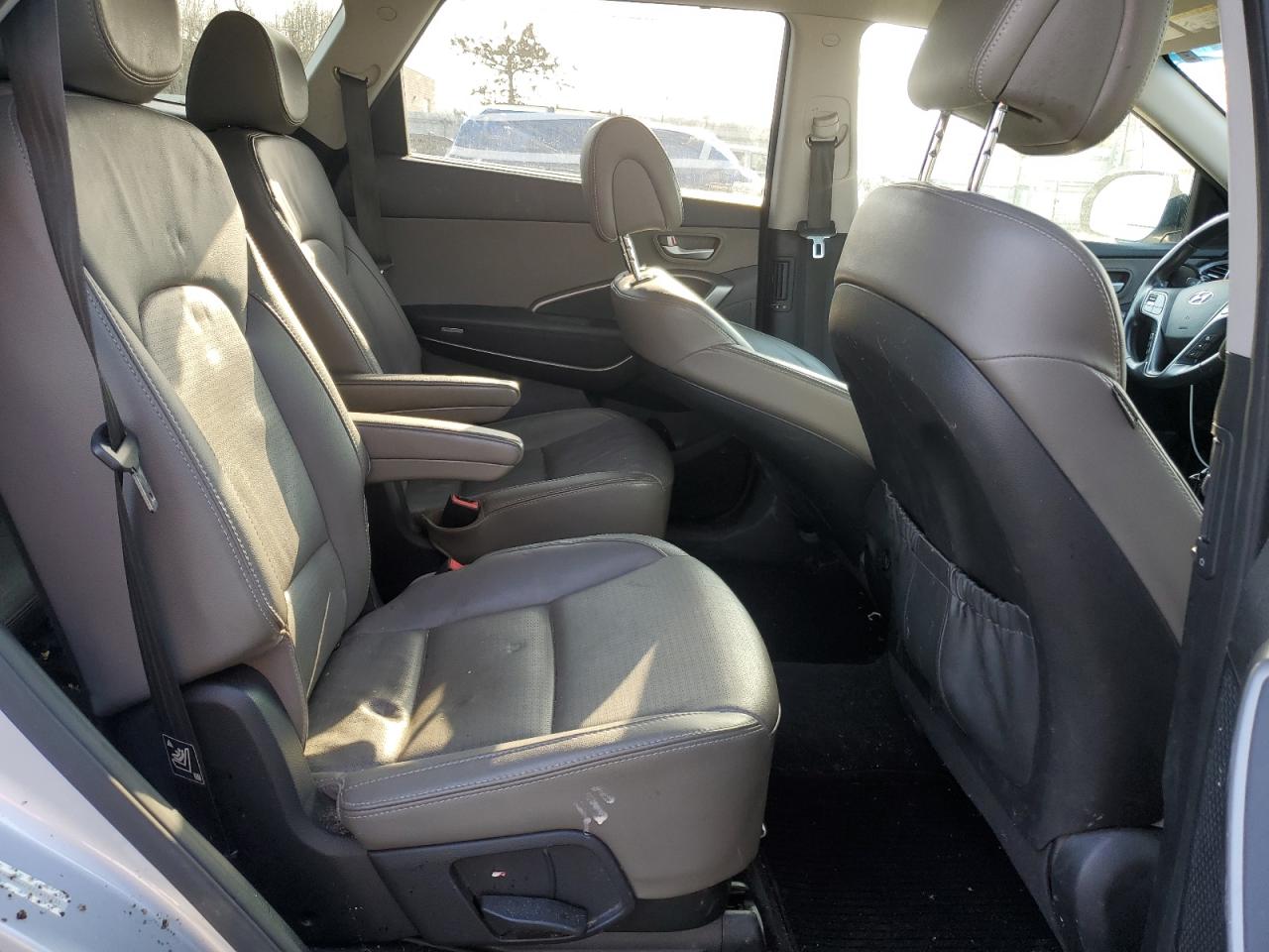 2014 Hyundai Santa Fe - Image 11