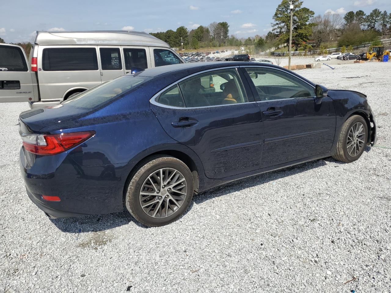 2016 Lexus ES - Image 3