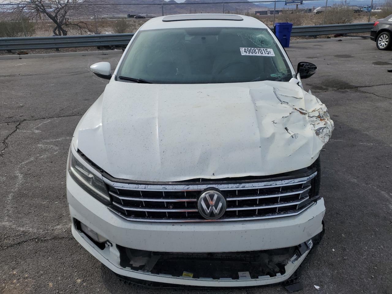 2017 Volkswagen Passat - Image 5