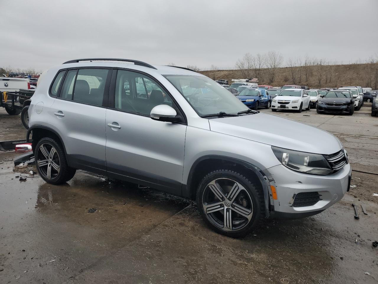 2017 Volkswagen Tiguan - Image 4