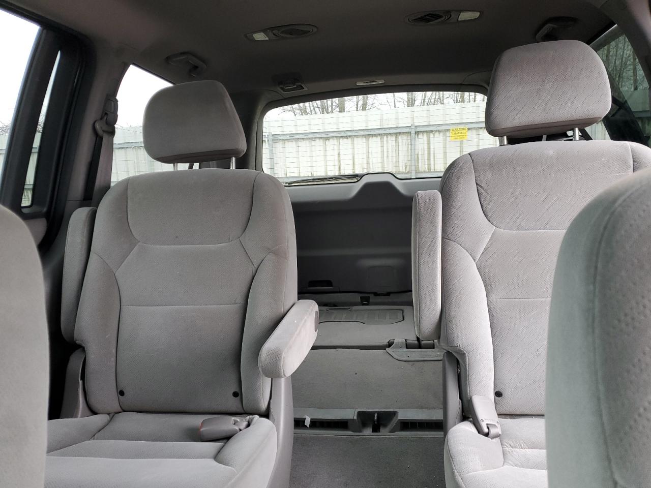 2010 Honda Odyssey - Image 10