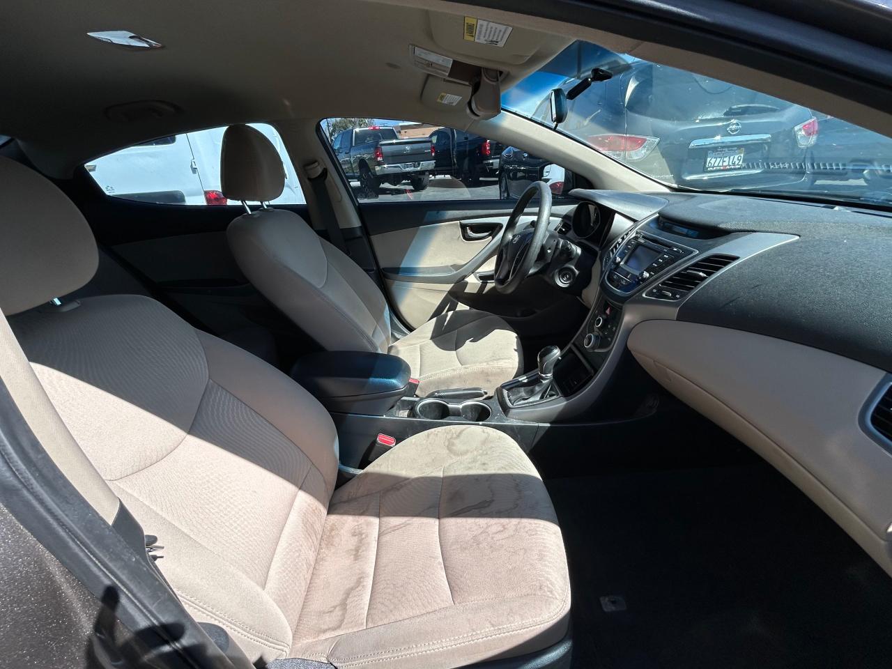 2016 Hyundai Elantra - Image 5