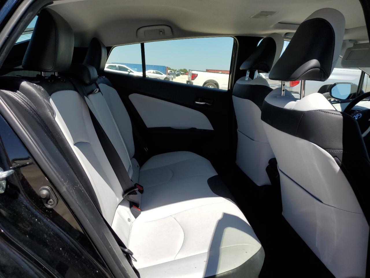 2016 Toyota Prius - Image 10