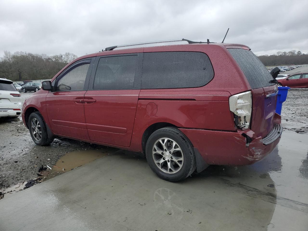 2014 Kia Sedona - Image 2