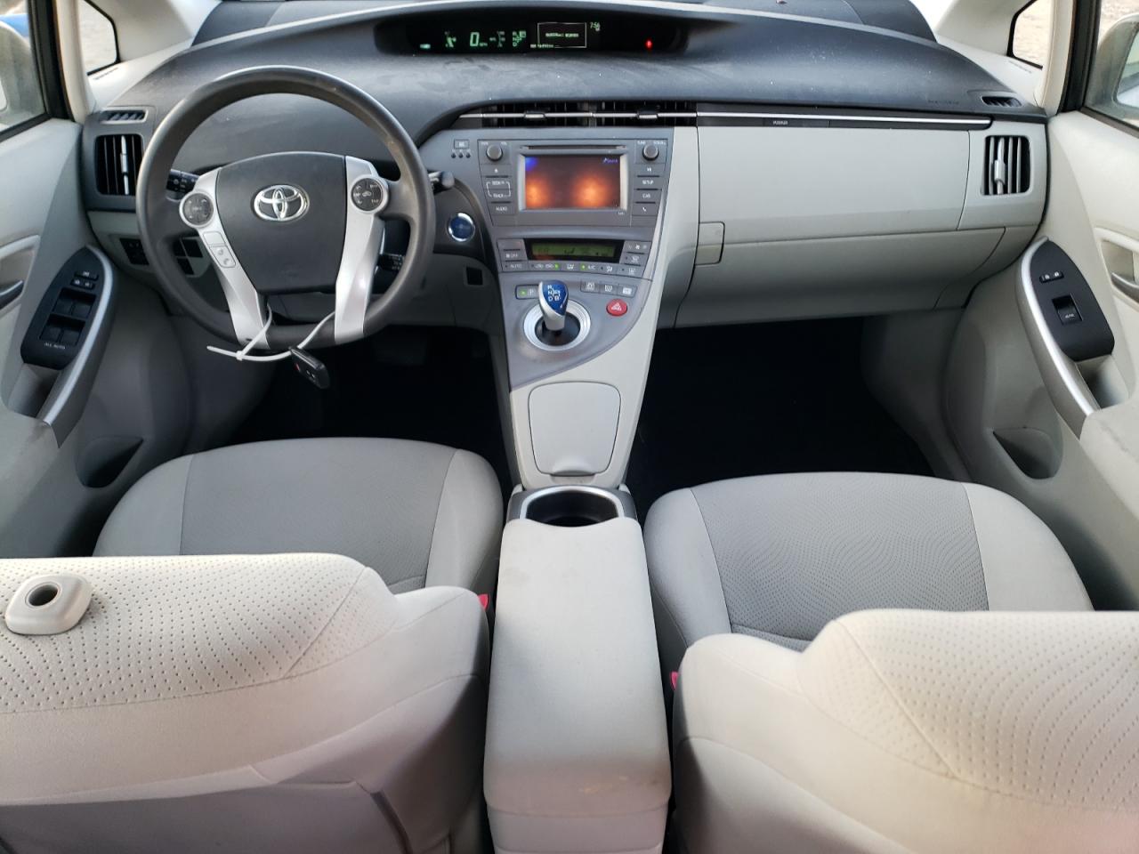 2013 Toyota Prius - Image 8