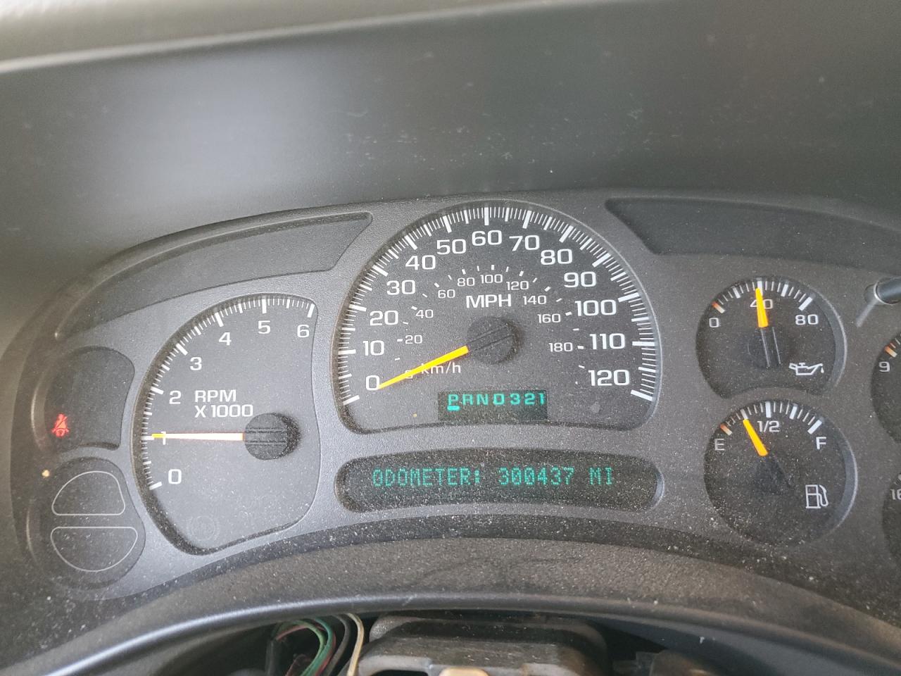 2003 GMC Yukon - Image 9