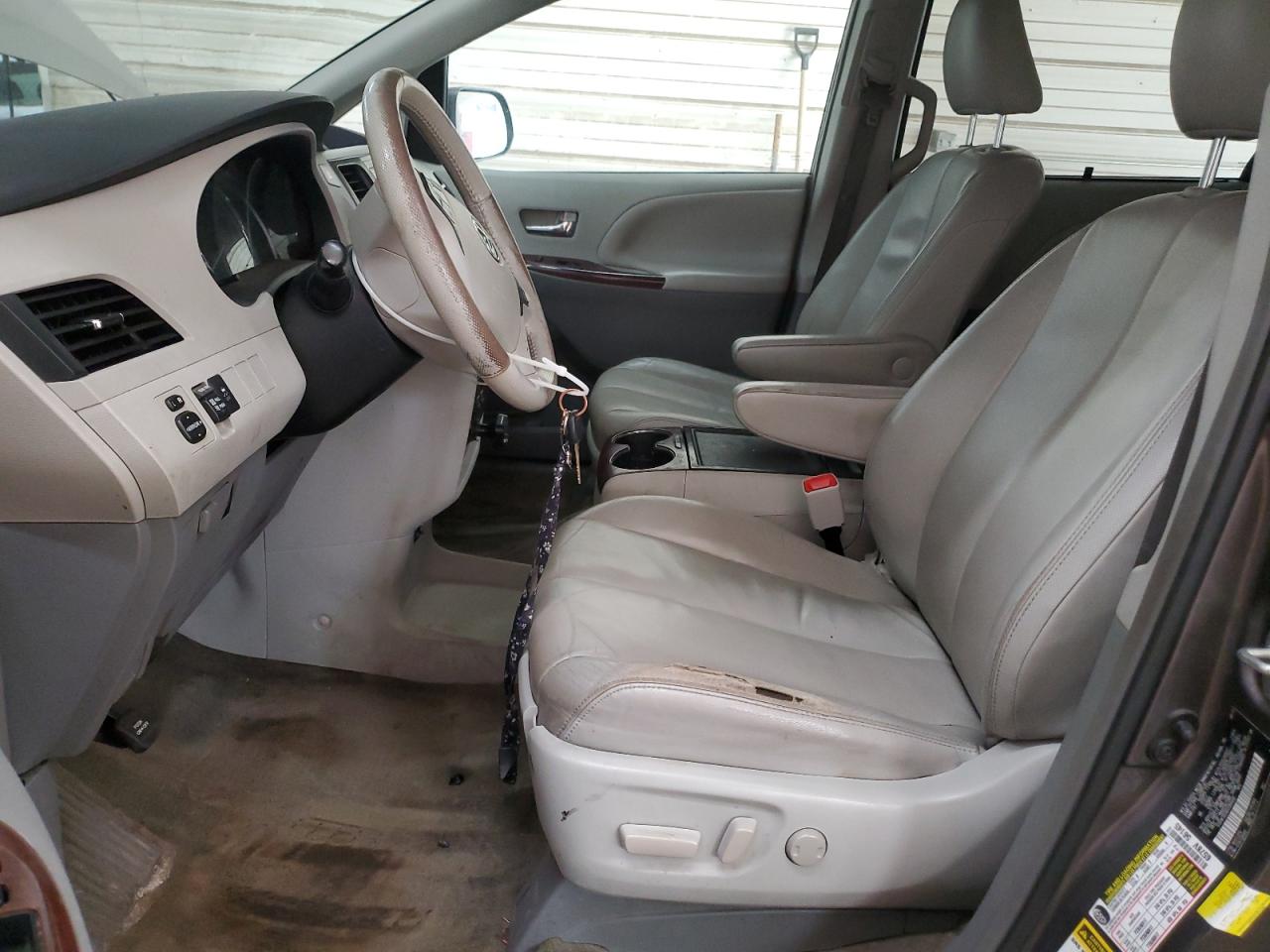 2013 Toyota Sienna - Image 7