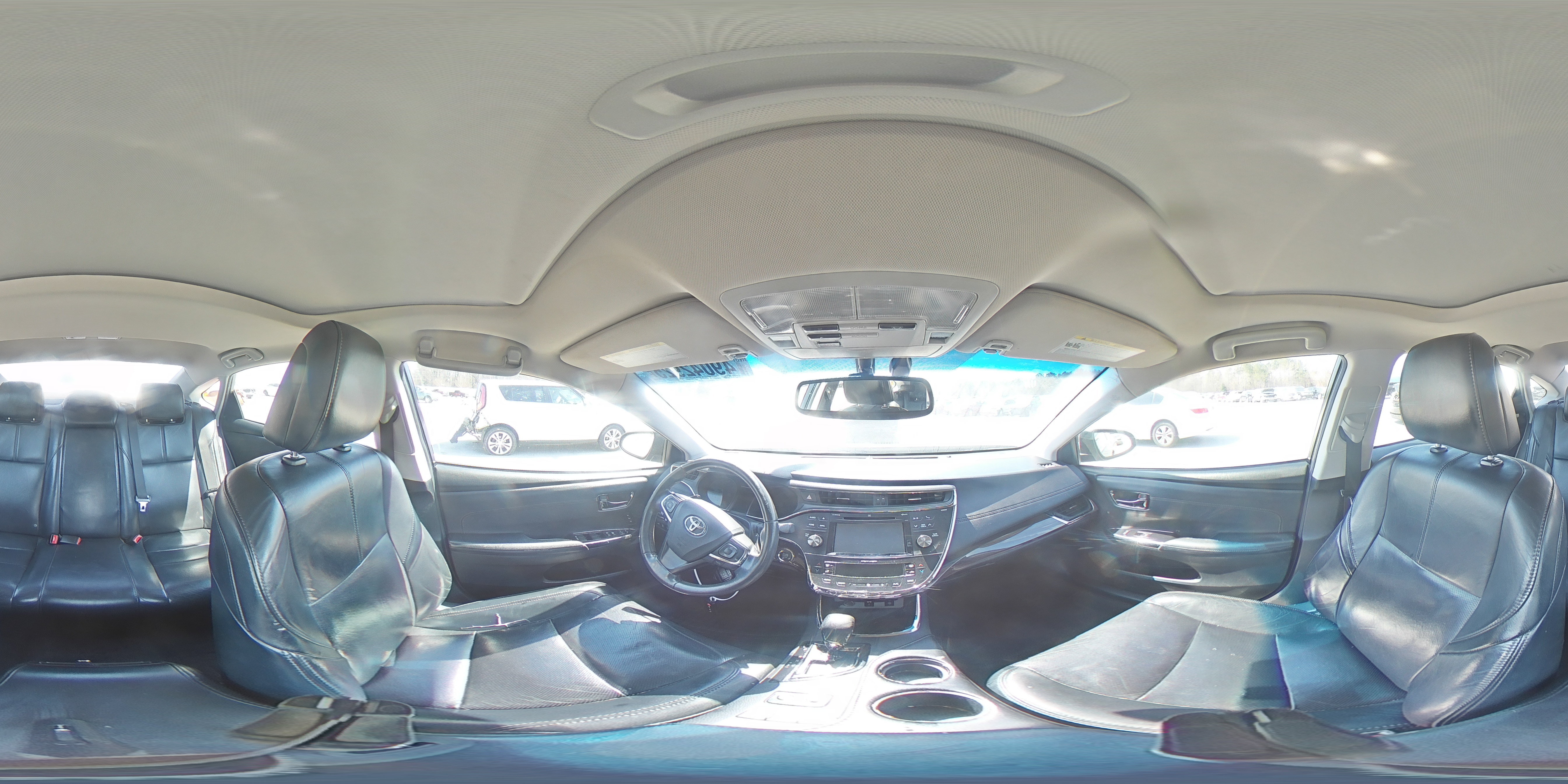 2015 Toyota Avalon - Image 13