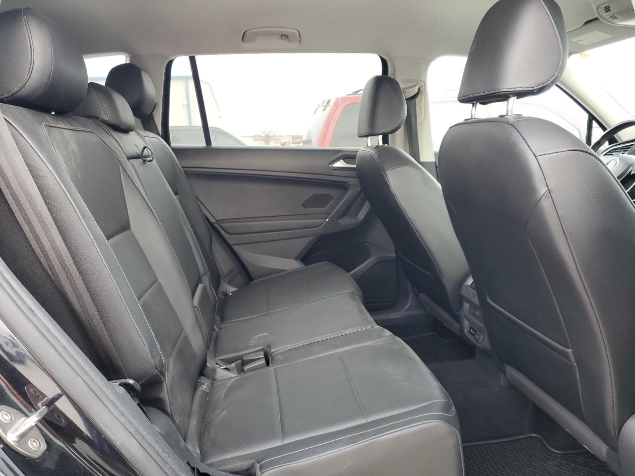 2018 Volkswagen Tiguan - Image 11