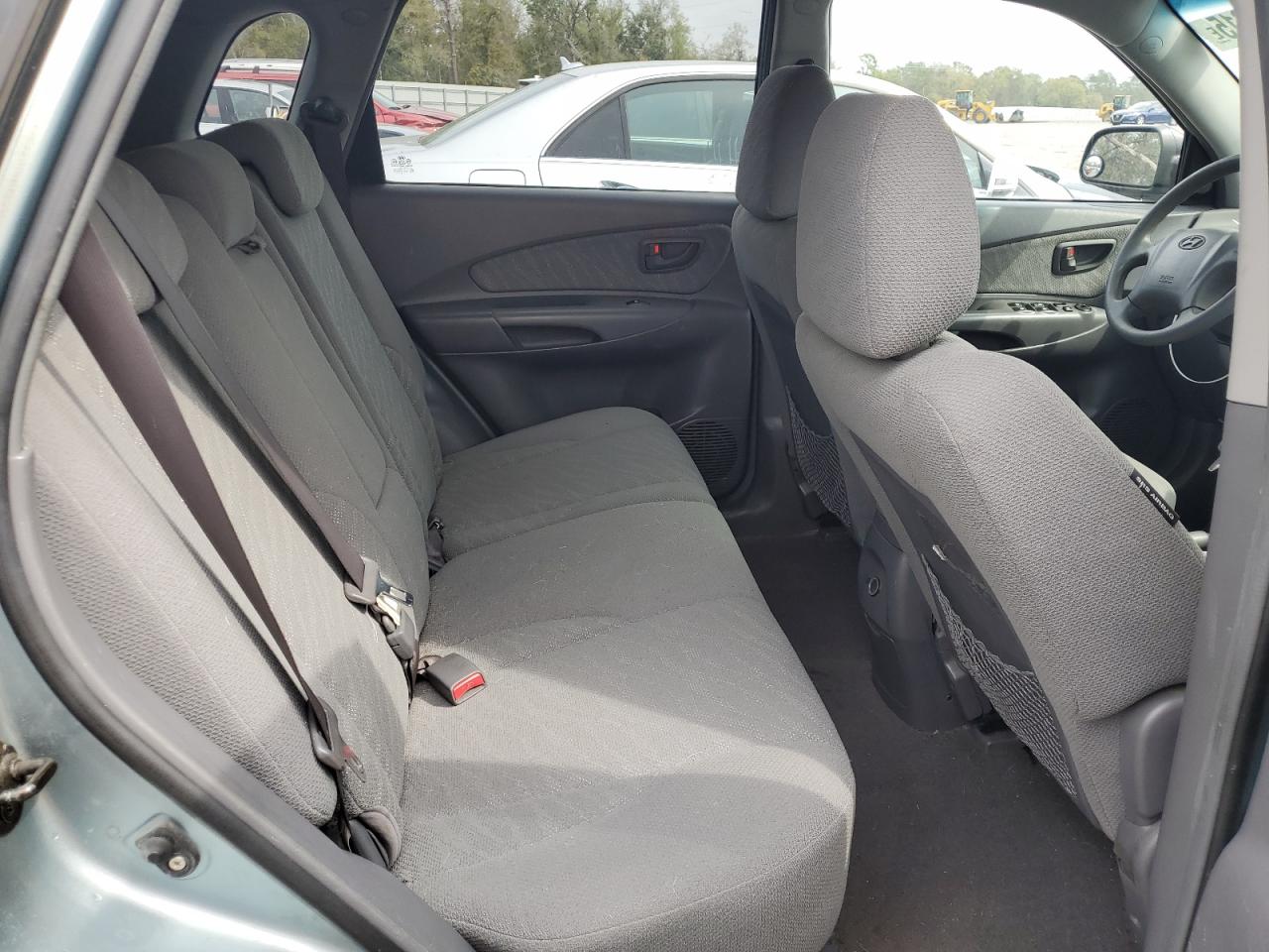 2005 Hyundai Tucson - Image 12