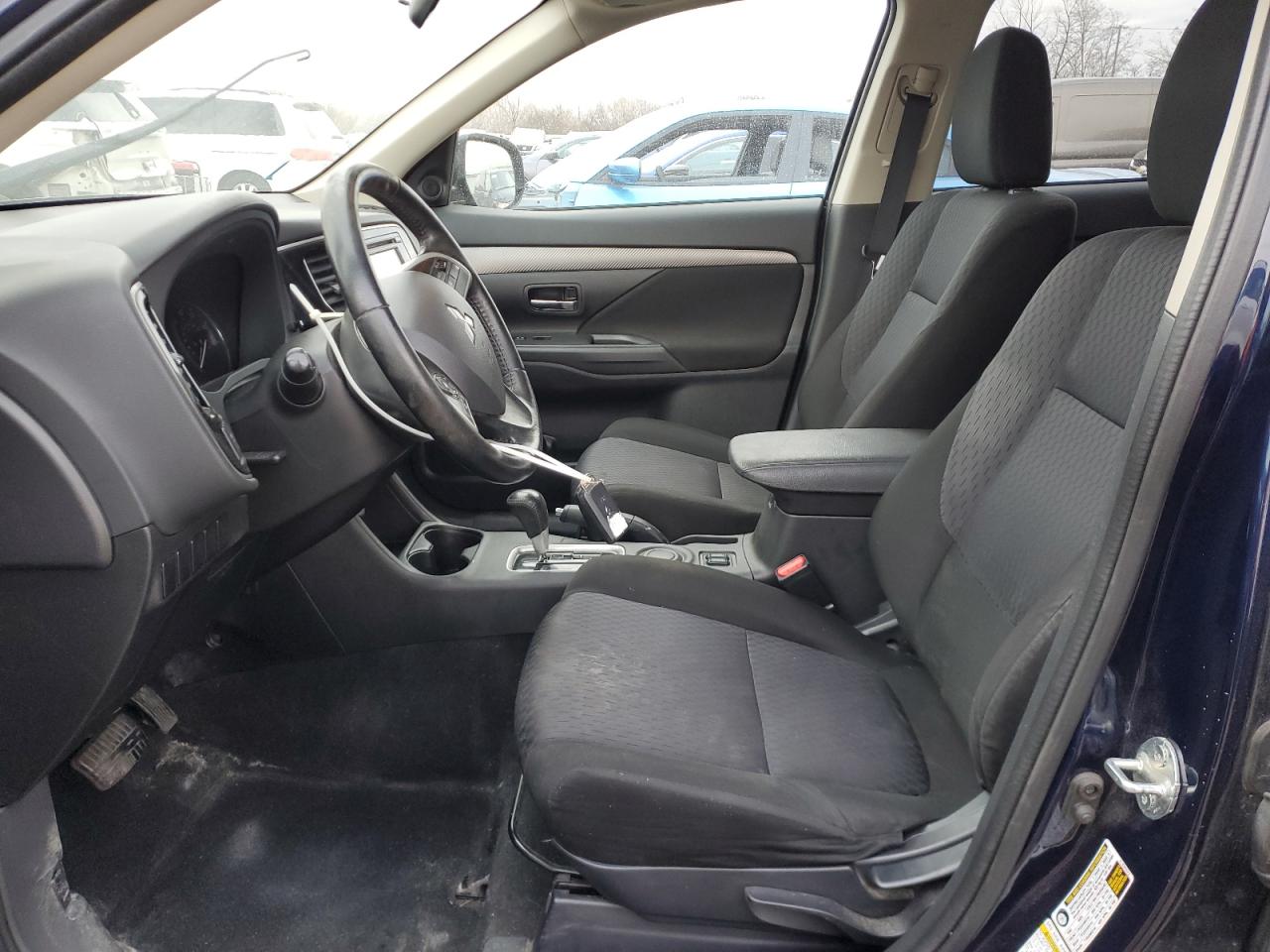 2014 Mitsubishi Outlander - Image 7