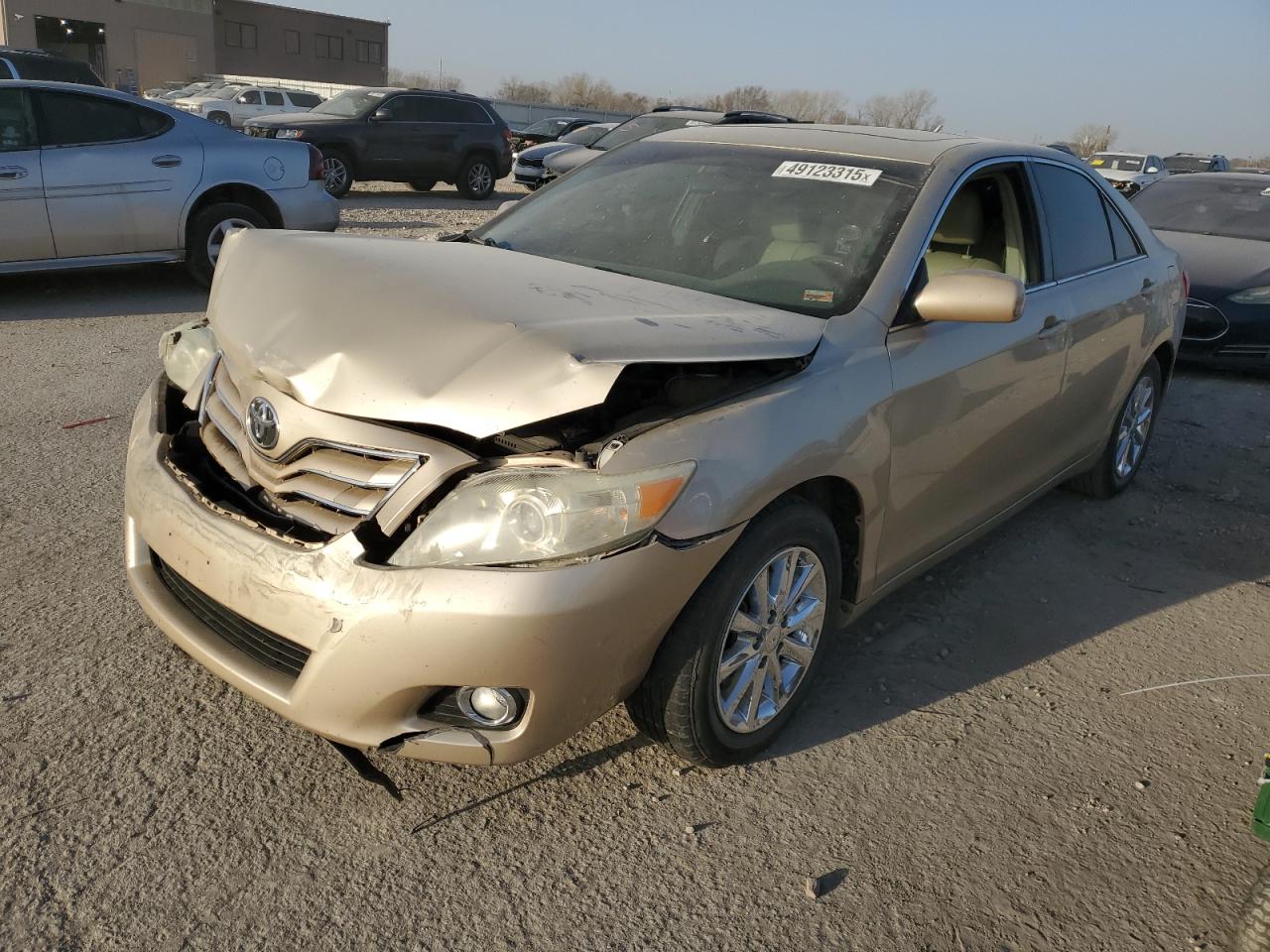 2010 Toyota Camry Base na sprzedaż w Kansas City, KS - Front End
