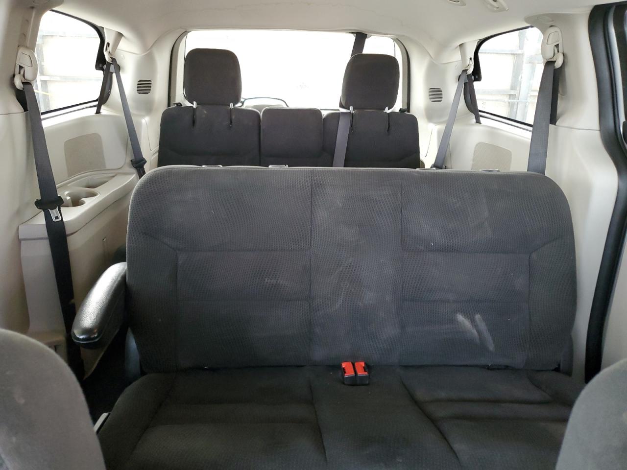 2017 Dodge Caravan - Image 10