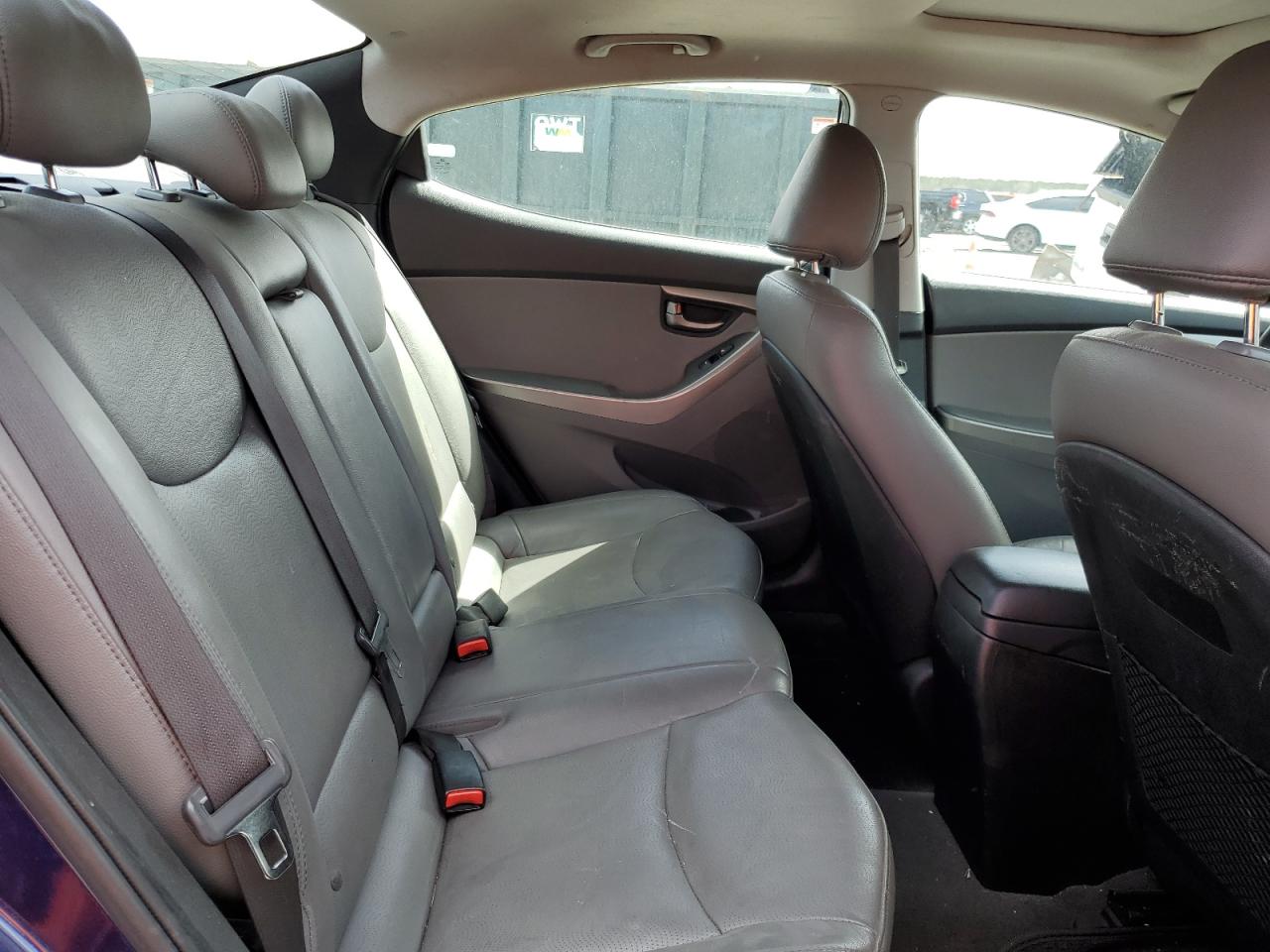 2013 Hyundai Elantra - Image 10