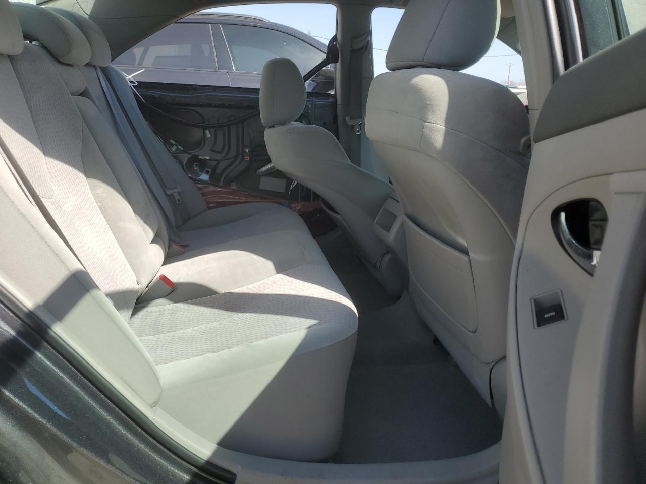 2011 Toyota Camry - Image 10