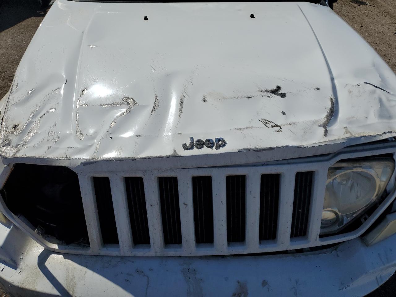 2012 Jeep Liberty (North America) - Image 12