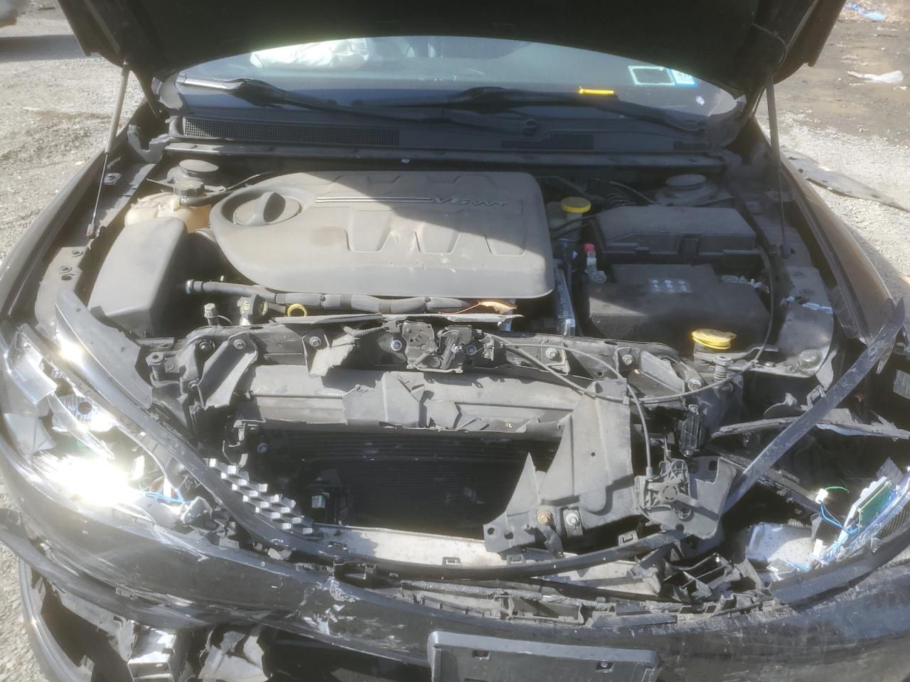2016 Chrysler 200 - Image 12