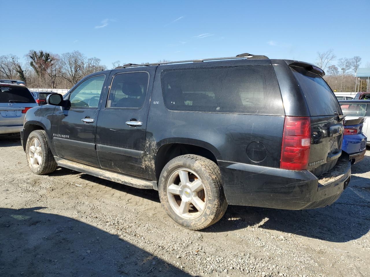2007 Chevrolet Suburban - Image 2