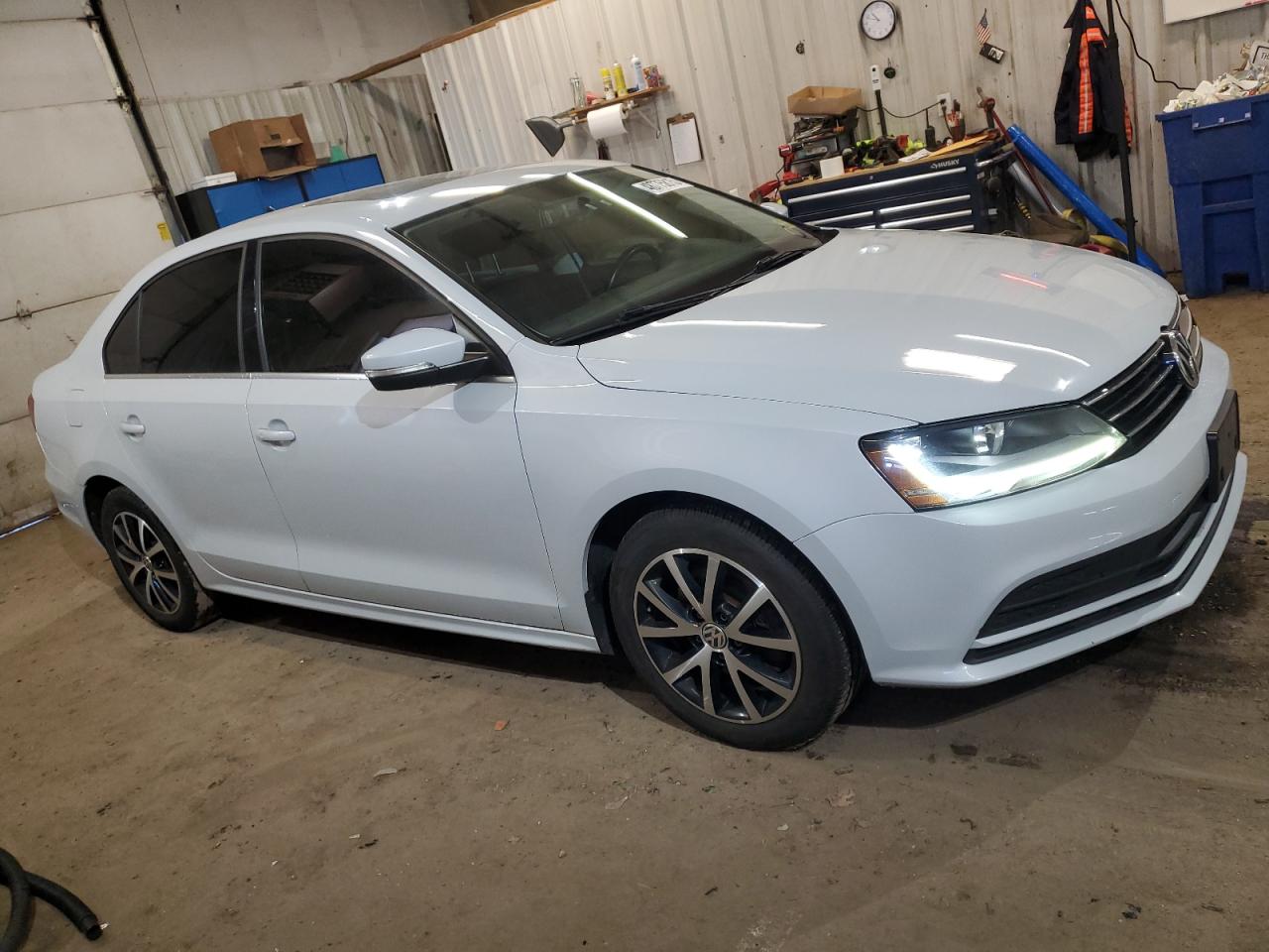 2017 Volkswagen Jetta - Image 4