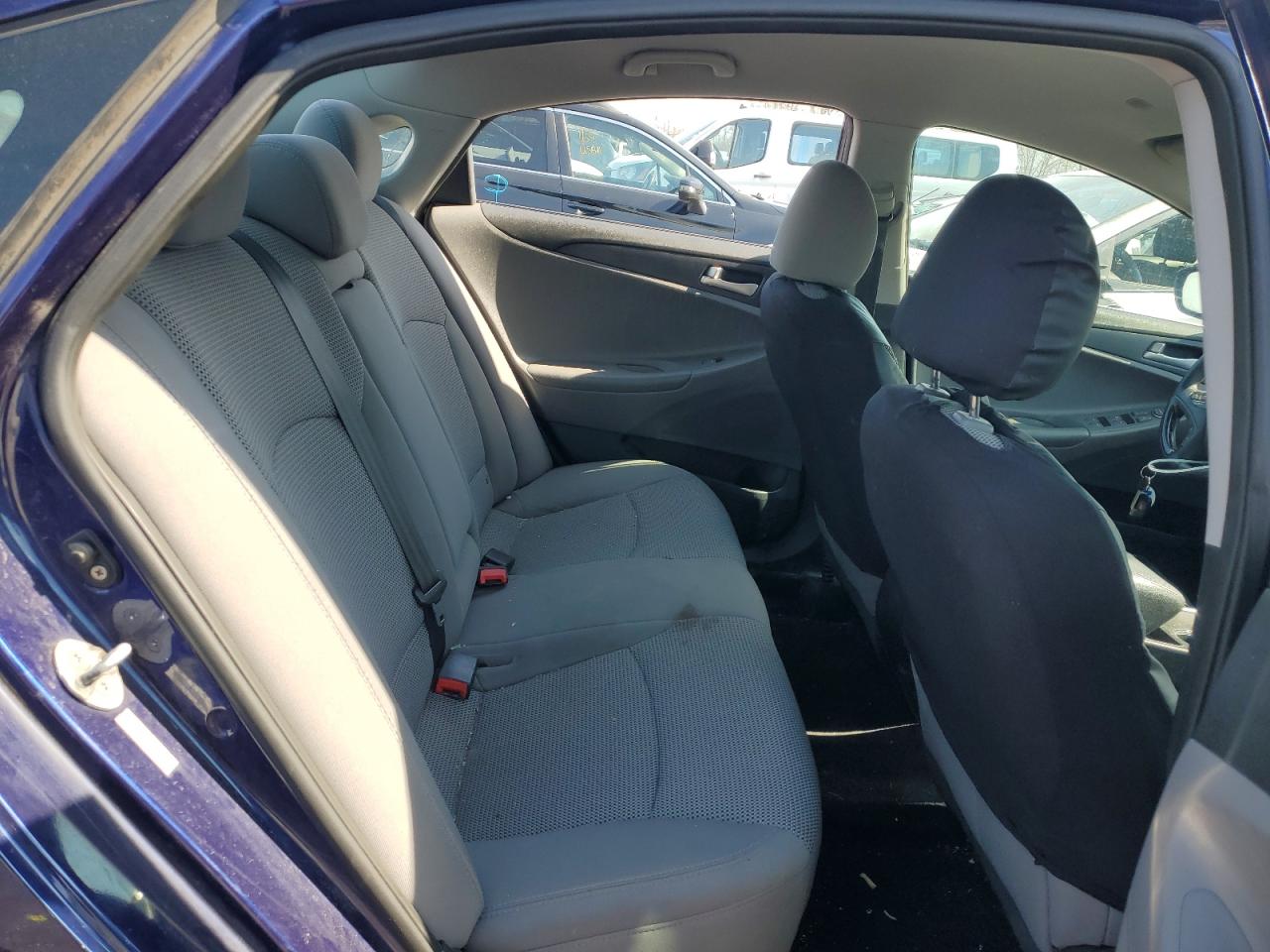 2011 Hyundai Sonata - Image 10