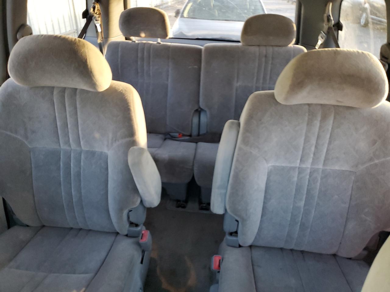 2000 Toyota Sienna - Image 10