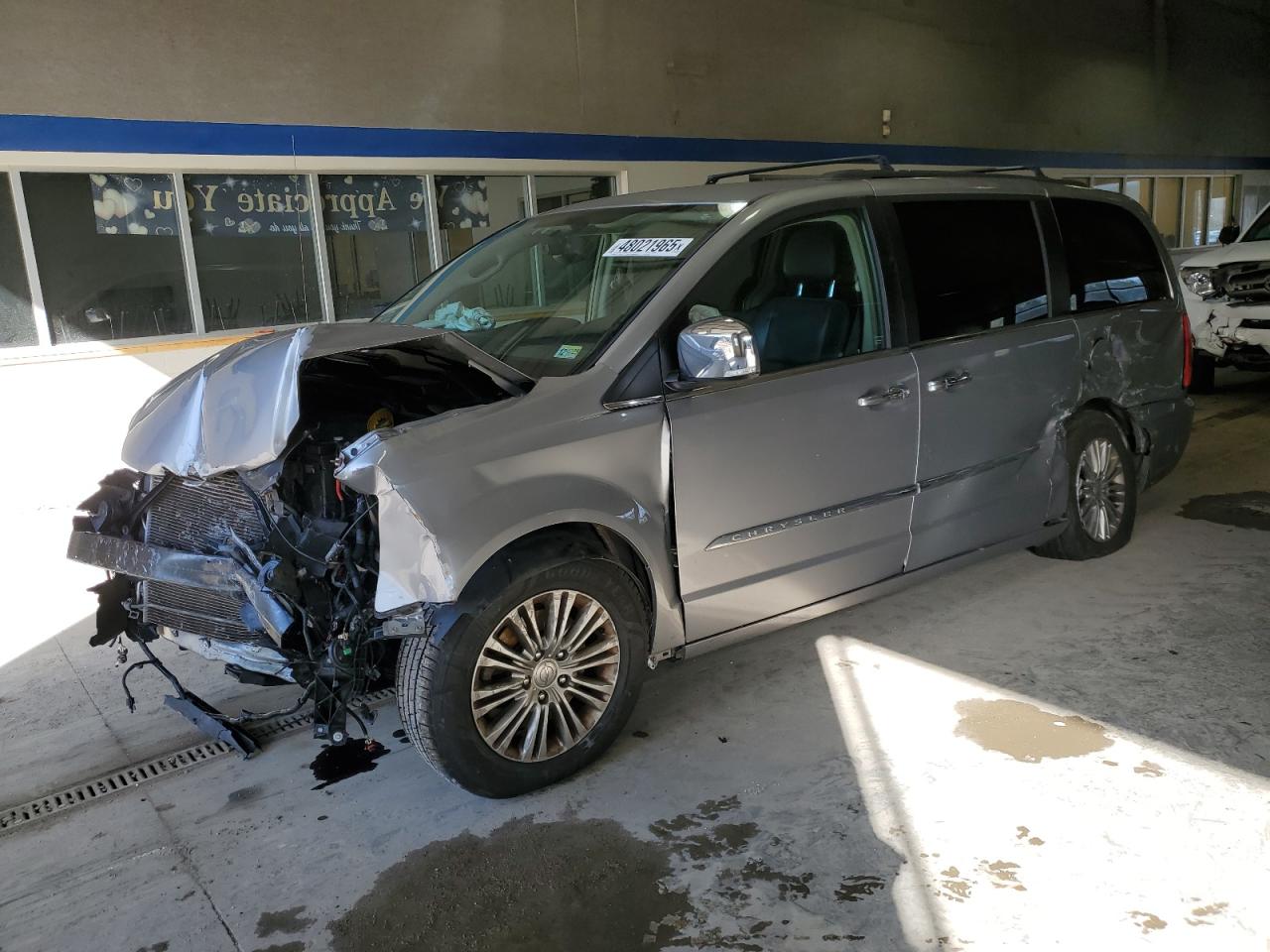 2015 Chrysler Town & Country - Image 1