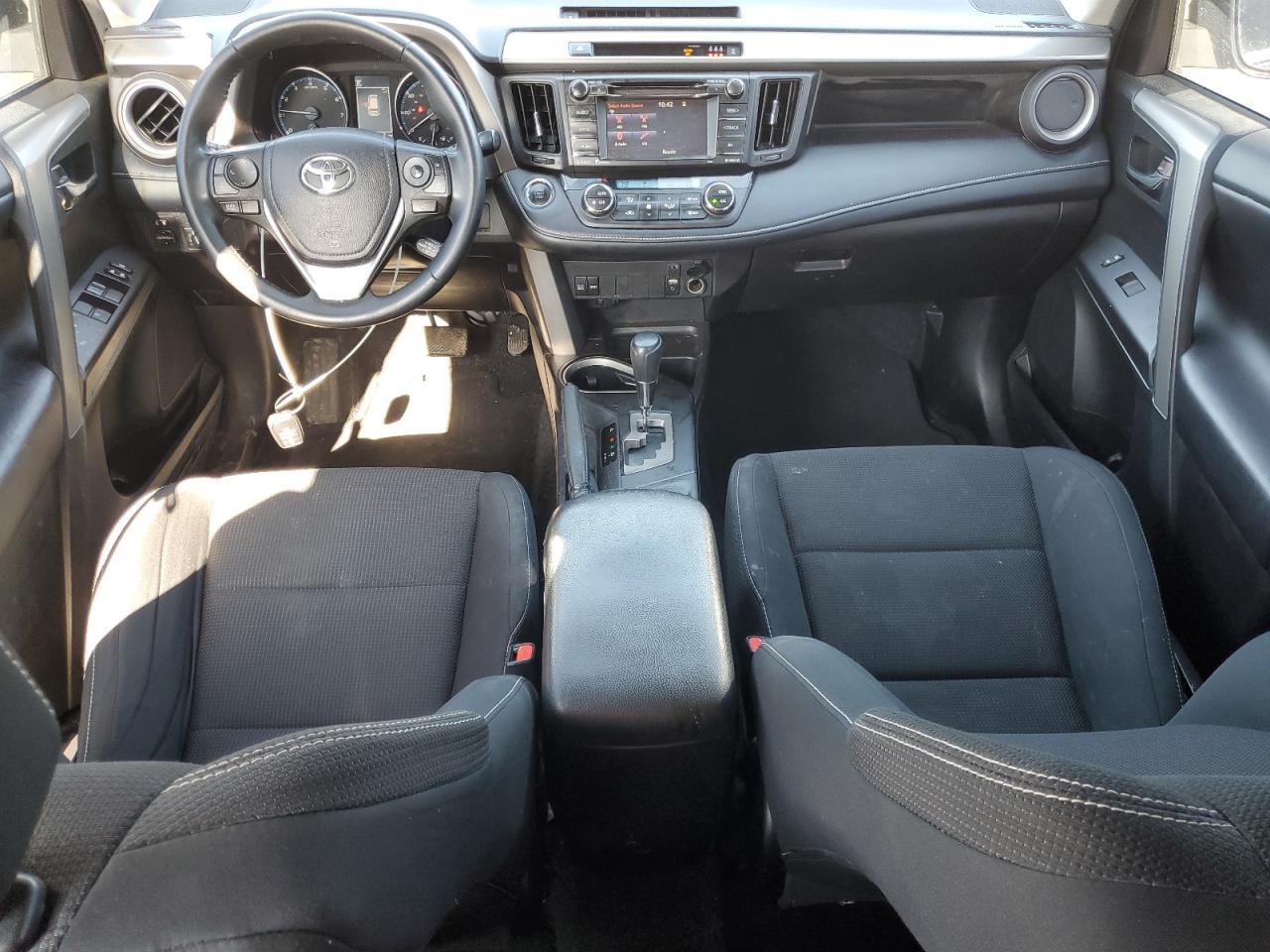 2018 Toyota RAV 4 - Image 8