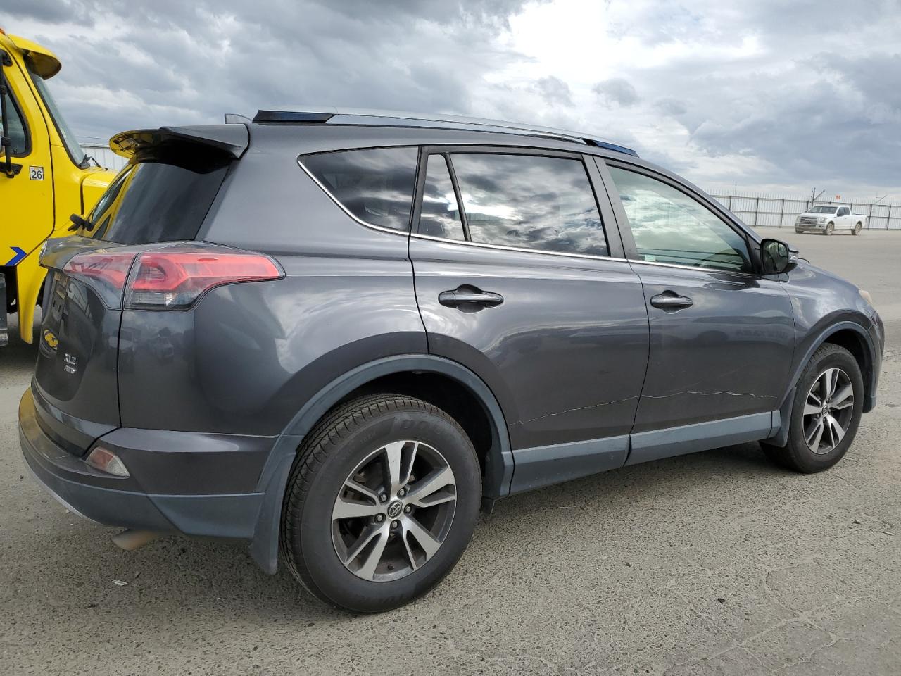 JTMRFREV2HJ709114 TOYOTA RAV4 2017