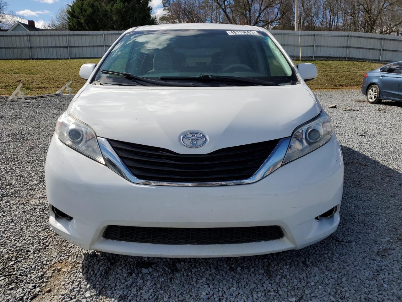 2011 Toyota Sienna - Image 5