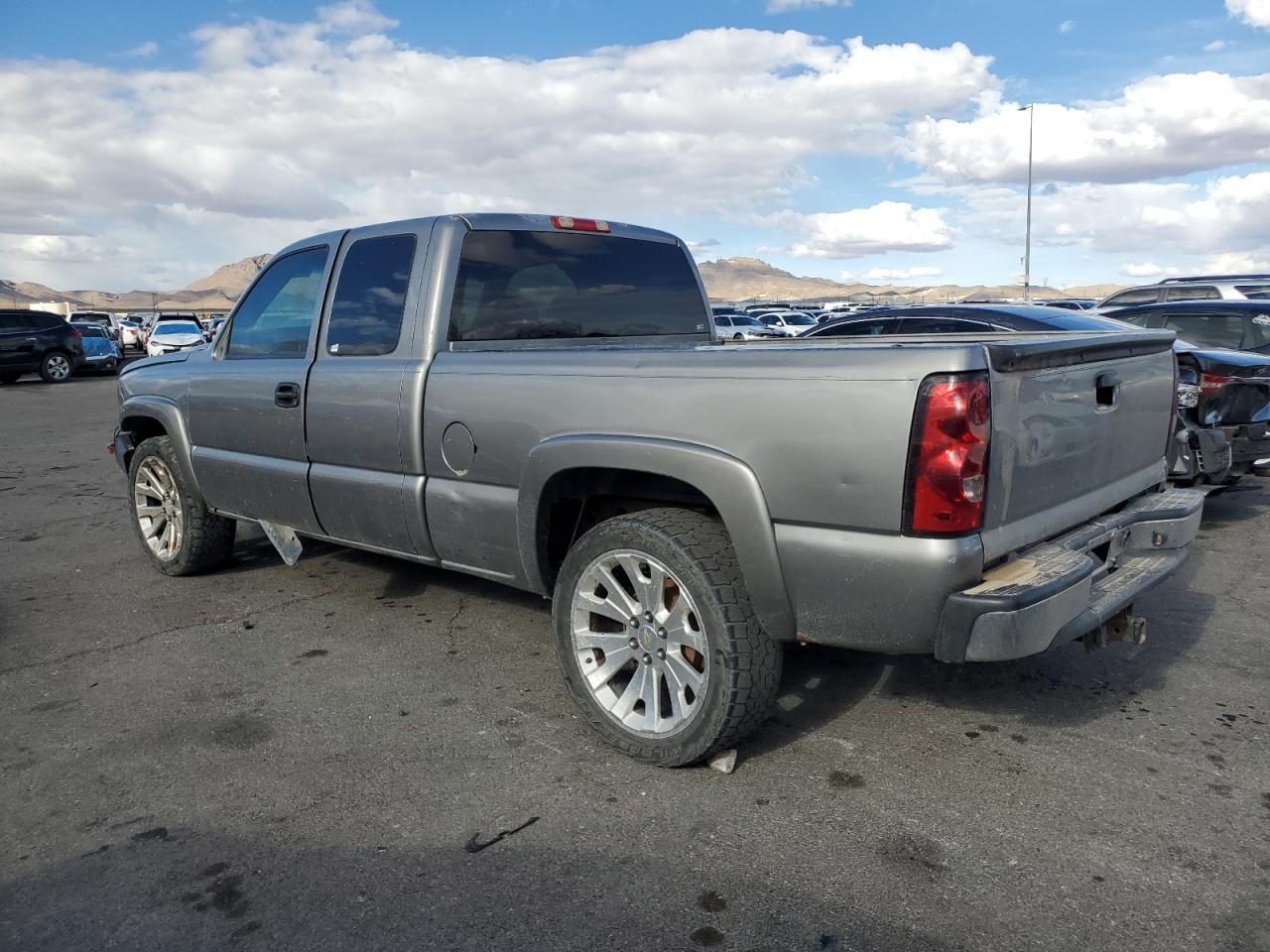 2006 Chevrolet Silverado - Image 2