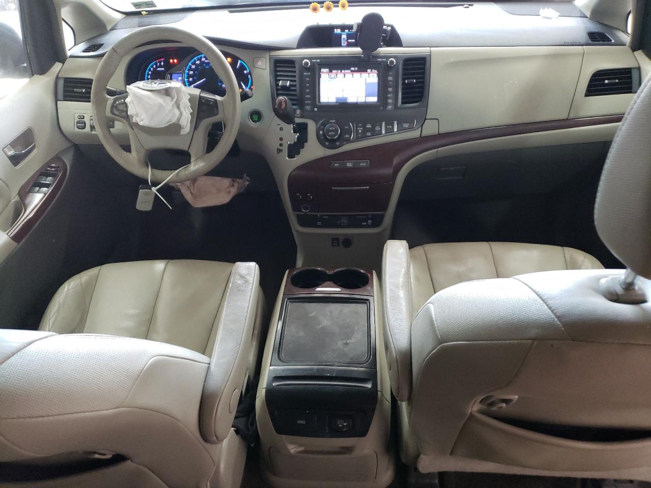 2012 Toyota Sienna - Image 8