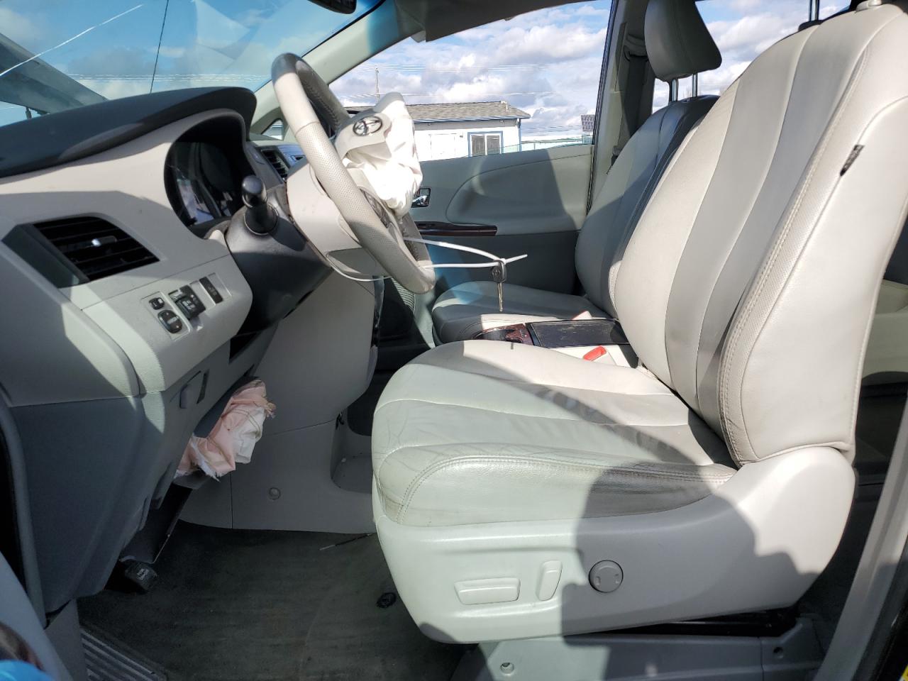 2013 Toyota Sienna - Image 7