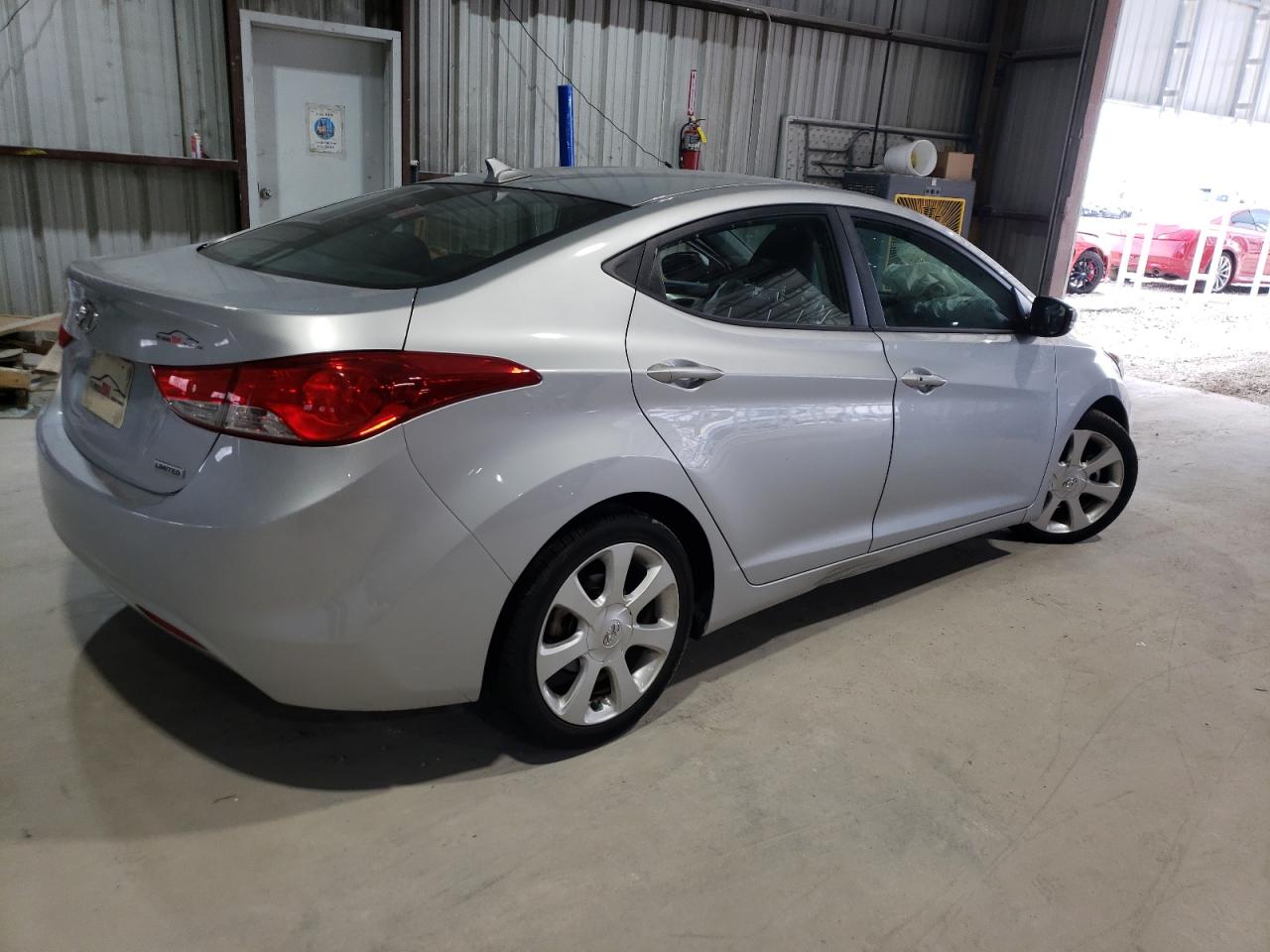 2013 Hyundai Elantra - Image 3