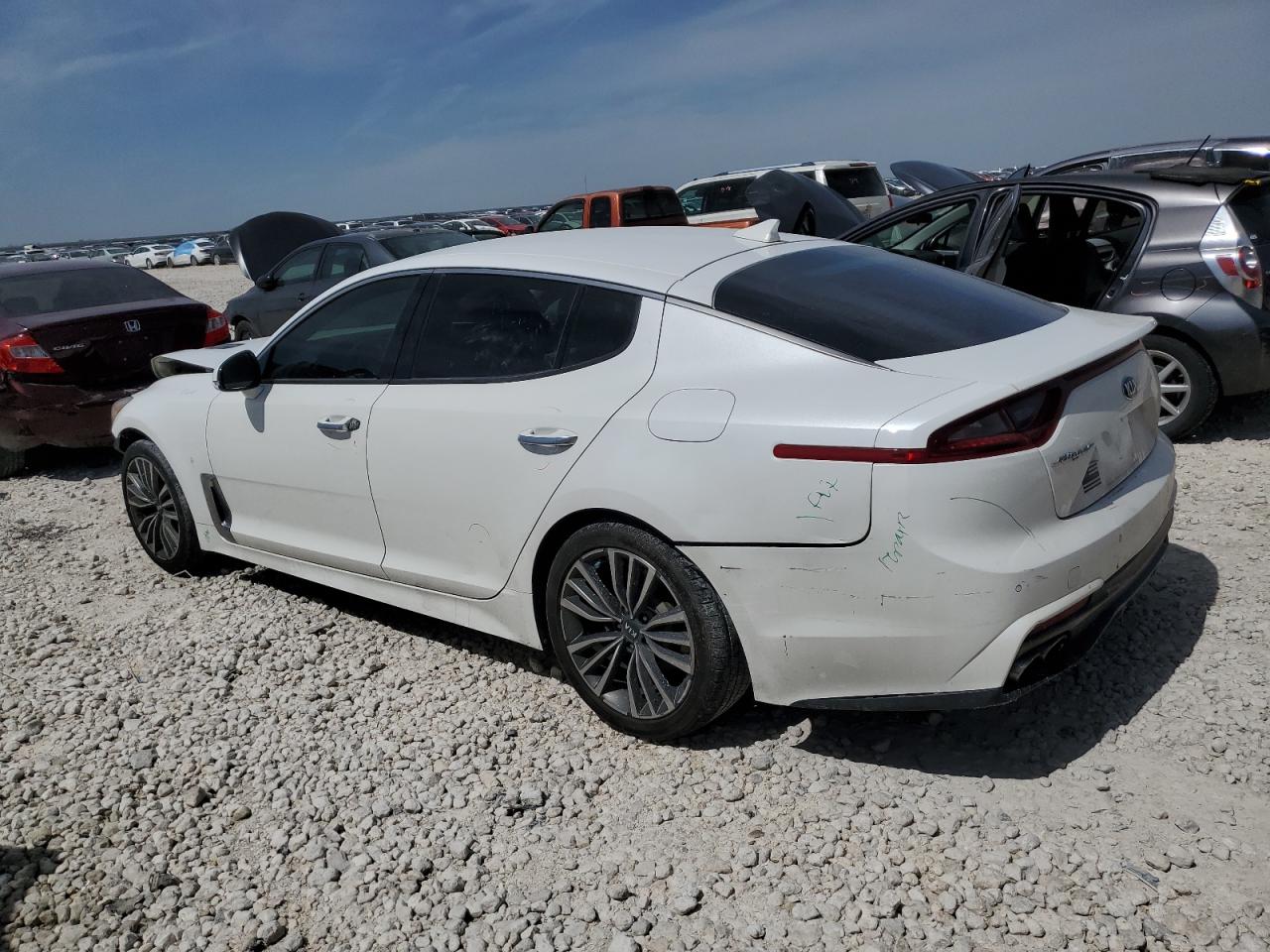 2019 Kia Stinger - Image 2