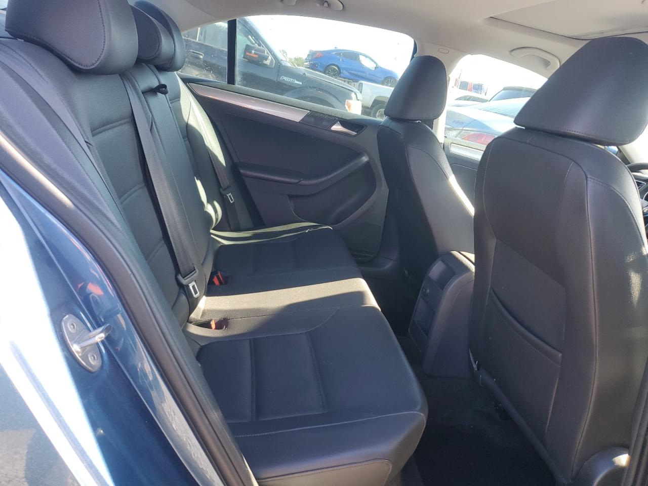 2017 Volkswagen Jetta - Image 10