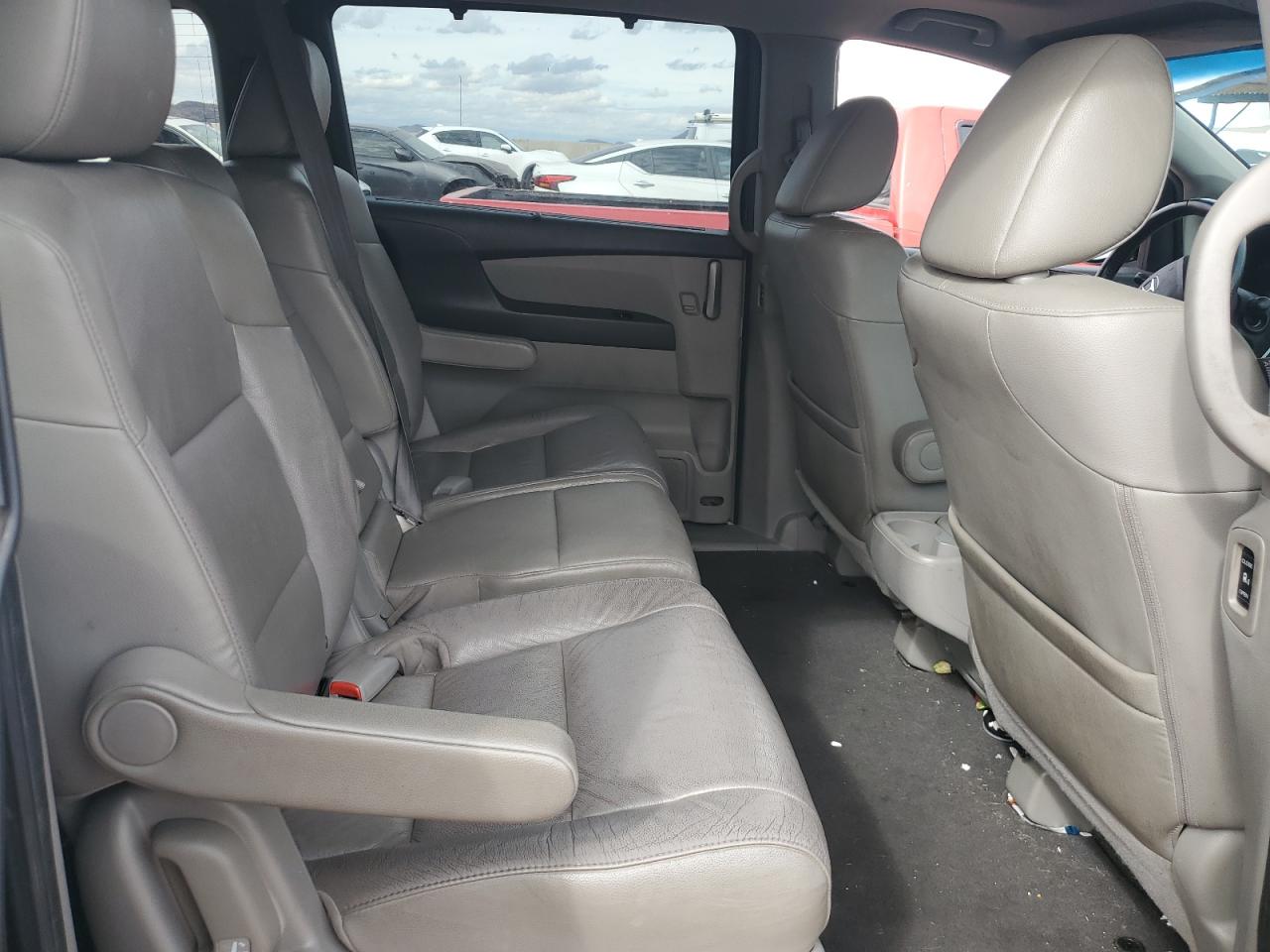 2012 Honda Odyssey - Image 11