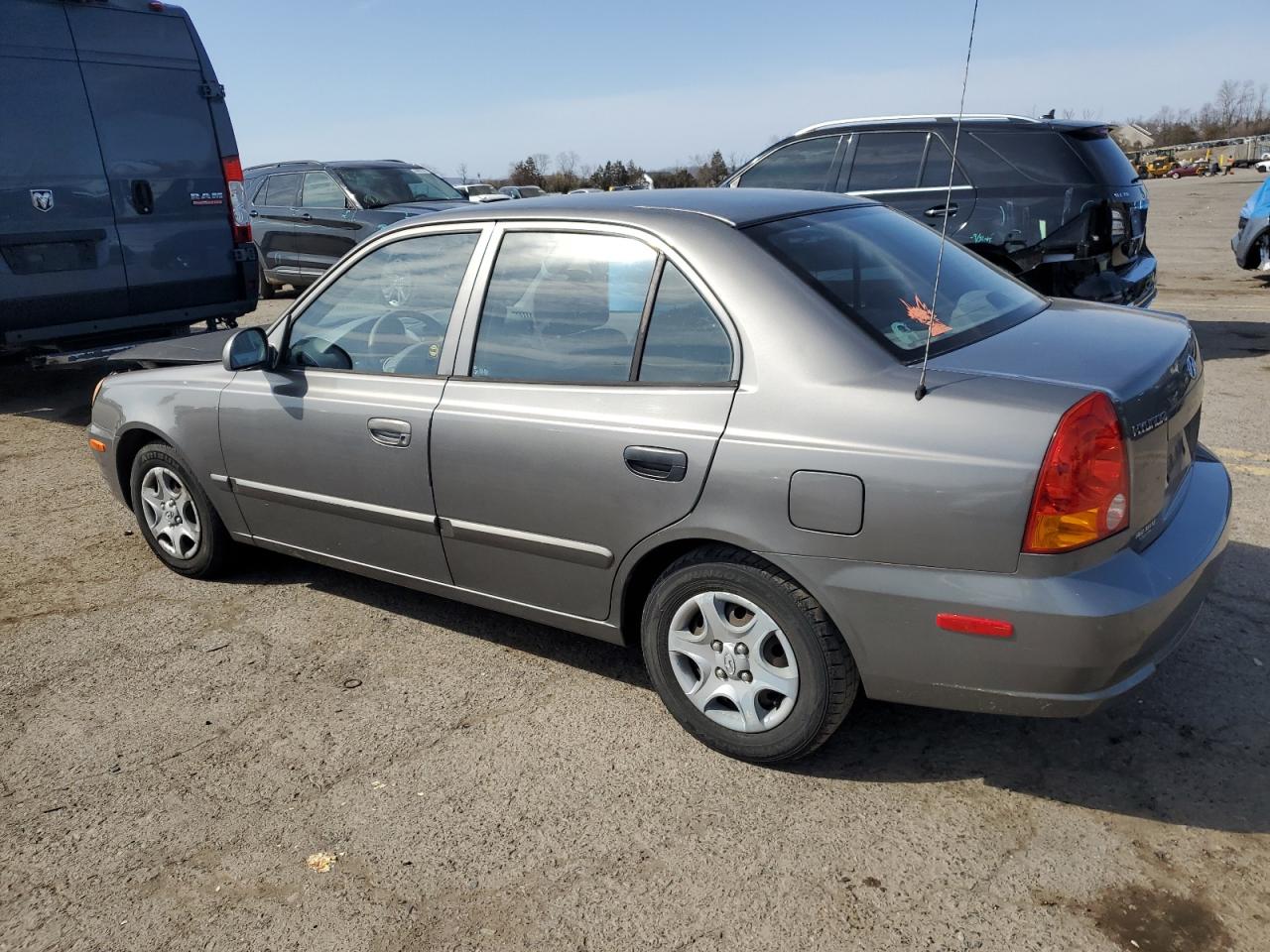 2005 Hyundai Accent - Image 2